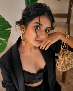esther-anil-new-photoshoot-in-black-dress-2021-009