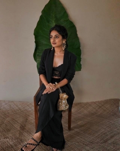 esther-anil-new-photoshoot-in-black-dress-2021