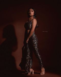 esther-anil-new-photoshoot-in-jo-adoor-makeup-001