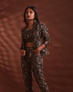 esther-anil-new-photoshoot-in-jo-adoor-makeup-002