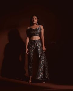 esther-anil-new-photoshoot-in-jo-adoor-makeup