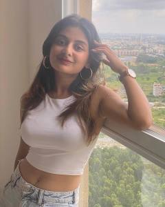 esther-anil-new-pictures-in-bangalore-001