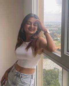 esther-anil-new-pictures-in-bangalore-002