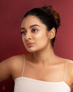 esther-anil-photoshoot-with-simplw-makeup.webp