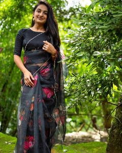 esther anil saree photos-004