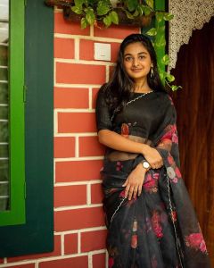 esther anil saree photos