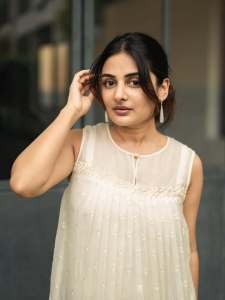 esther-anil-trending-photoshoot-photos-latest-002