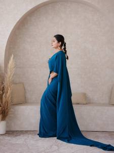 esther-anil-trending-style-saree-blouse-look-photos-in-blue-colour-002