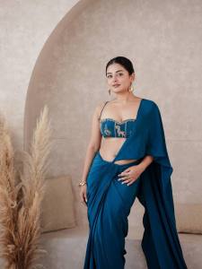 esther-anil-trending-style-saree-blouse-look-photos-in-blue-colour-003
