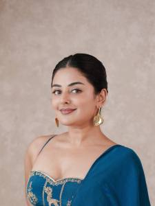 esther-anil-trending-style-saree-blouse-look-photos-in-blue-colour-005