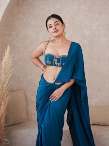 esther-anil-trending-style-saree-blouse-look-photos-in-blue-colour-007