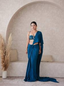 esther-anil-trending-style-saree-blouse-look-photos-in-blue-colour