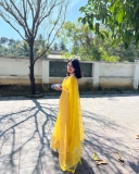 esther-anil-in-yellow-saree-photos-001