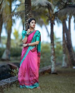 Gayathri Suresh latest photoshoot in saree-001