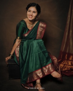 gayathri-r-suresh-in-green-pattu-saree-photos-001