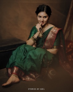 gayathri-r-suresh-in-green-pattu-saree-photos-004
