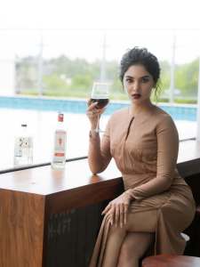 gayathri-suresh-bold-look-photoshoot-after-a-short-break-011