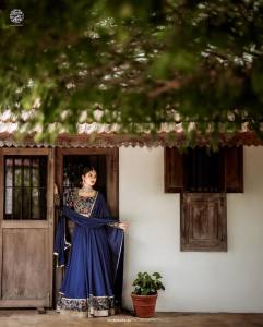 gayathri-suresh-in-blue-lehenga-with-stylish-makeup-look-001
