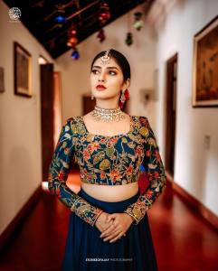 gayathri-suresh-in-blue-lehenga-with-stylish-makeup-look-005