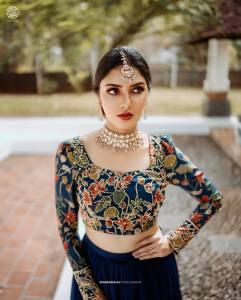 gayathri-suresh-in-blue-lehenga-with-stylish-makeup-look-008