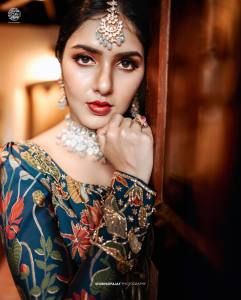 gayathri-suresh-in-blue-lehenga-with-stylish-makeup-look-011
