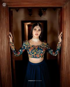 gayathri-suresh-in-blue-lehenga-with-stylish-makeup-look-012