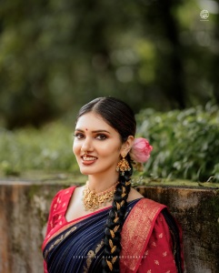 gayathri-suresh-in-blue-pattu-saree-with-red-blouse-combination-photos-002