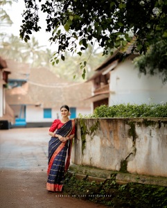 gayathri-suresh-in-blue-pattu-saree-with-red-blouse-combination-photos-003