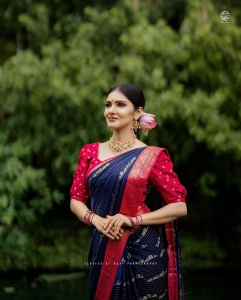 gayathri-suresh-in-blue-pattu-saree-with-red-blouse-combination-photos-005