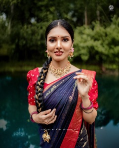 gayathri-suresh-in-blue-pattu-saree-with-red-blouse-combination-photos-010