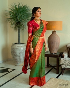 gayathri-suresh-in-dual-toned-pure-silk-Kanchipuram-saree-matching-crimson-red-silk-blouse-with-gold-zari-floral-motif-embroidery-001