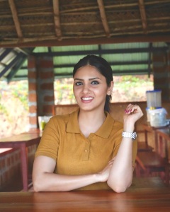 gayathri-suresh-in-jeans-with-crop-top-dress-style-ideas-photos-006