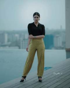 gayathri-suresh-in-loose-pants-with-top-combo-set-photos-001