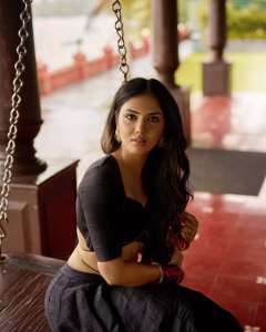 gayathri-suresh-in-onam-dhavani-set-outfit-ideas-photos-003