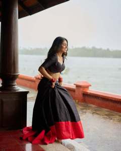 gayathri-suresh-in-onam-dhavani-set-outfit-ideas-photos-005