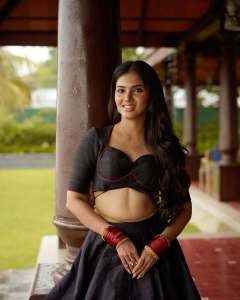 gayathri-suresh-in-onam-dhavani-set-outfit-ideas-photos-006