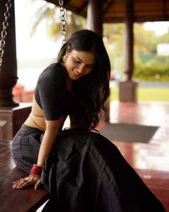 gayathri-suresh-in-onam-dhavani-set-outfit-ideas-photos-007