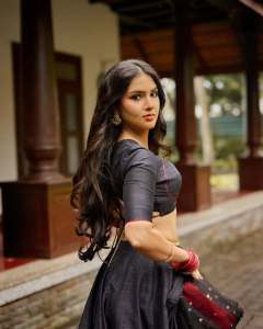 gayathri-suresh-in-onam-dhavani-set-outfit-ideas-photos-008