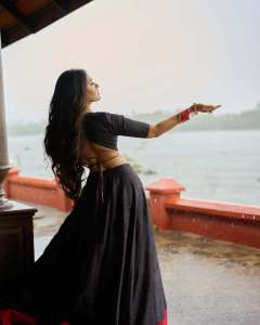 gayathri-suresh-in-onam-dhavani-set-outfit-ideas-photos-009