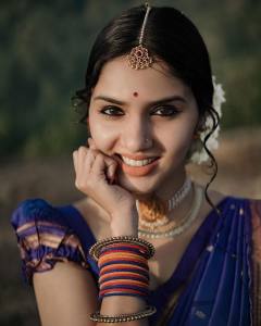 gayathri-suresh-in-saree-photos-latest-hd-002