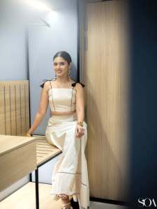 gayathri-suresh-in-structured-cropped-corset-style-bodice-in-off-white-handloom-cotton-or-linen-designed-with-a-straight-square-neckline-006
