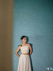 gayathri-suresh-in-structured-cropped-corset-style-bodice-in-off-white-handloom-cotton-or-linen-designed-with-a-straight-square-neckline-007