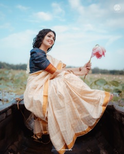 gayathri-suresh-kerala-saree-photos-005
