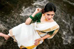 gayathri-suresh-latest-onam-2022-photos-in-kerala-saree-001
