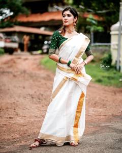 gayathri-suresh-latest-onam-2022-photos-in-kerala-saree-003