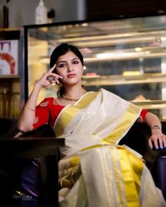 gayathri-suresh-latest-onam-2022-photos-in-kerala-saree-006