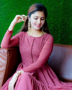 gayathri-suresh-latest-photoshoot-in-new-look-010
