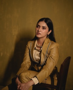 gayathri-suresh-new-look-and-makeup-style-photos-006