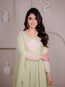 gayathri-suresh-new-look-and-makeup-style-photos-020