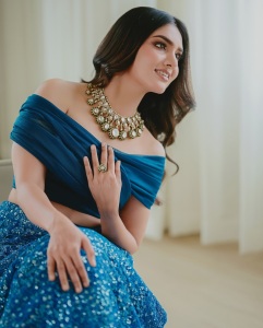 gayathri-suresh-new-look-and-makeup-style-photos-024